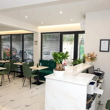 N Center By Noshi 4* Τίρανα